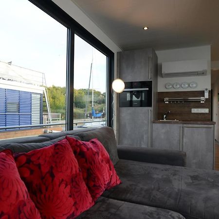 Hausboote Und Ferienhaeuser Marina Muecheln Mucheln Exterior photo