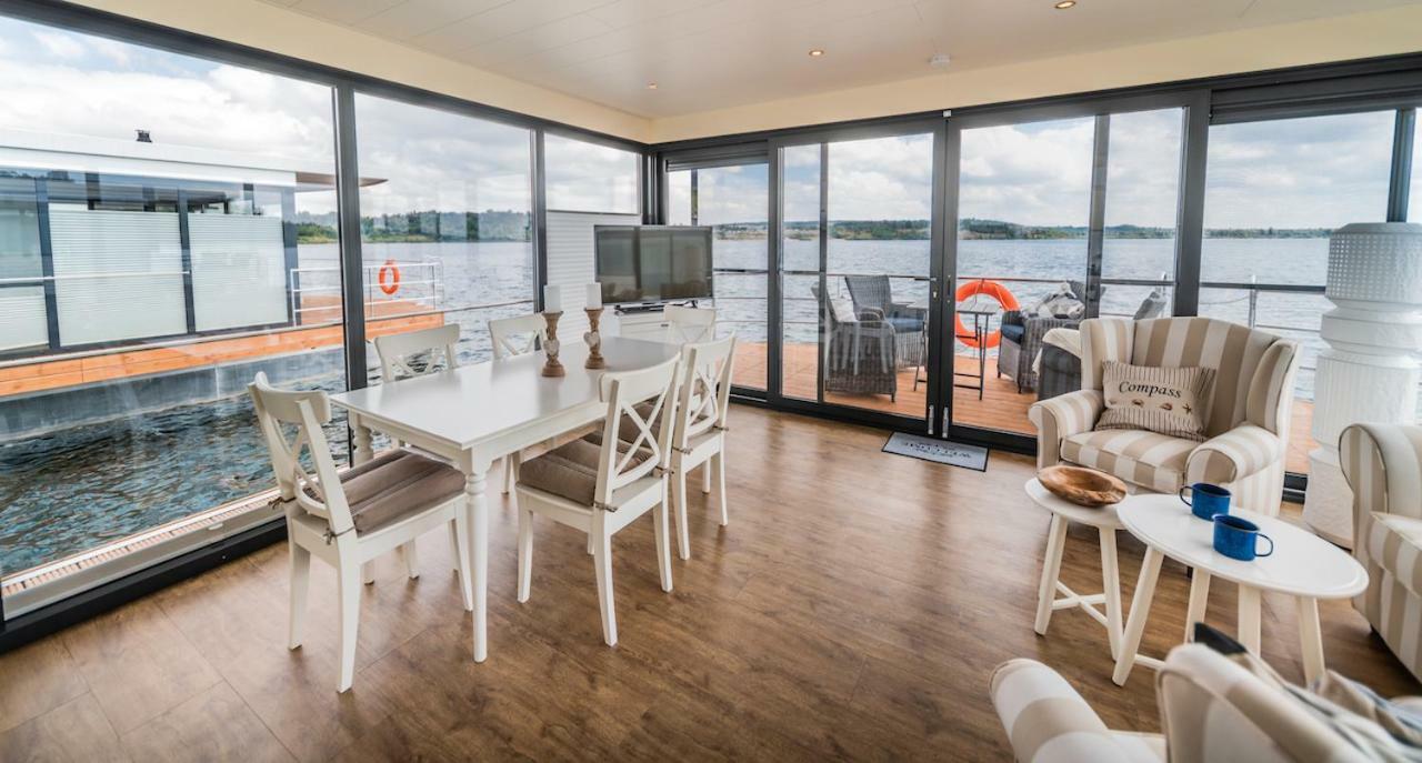 Hausboote Und Ferienhaeuser Marina Muecheln Mucheln Exterior photo