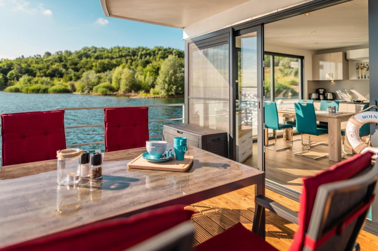 Hausboote Und Ferienhaeuser Marina Muecheln Mucheln Exterior photo