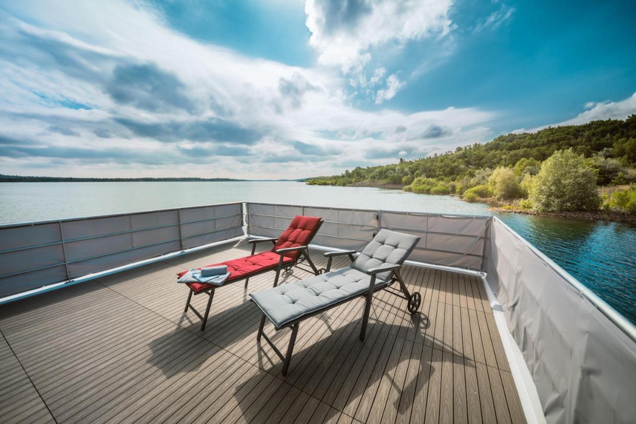 Hausboote Und Ferienhaeuser Marina Muecheln Mucheln Exterior photo