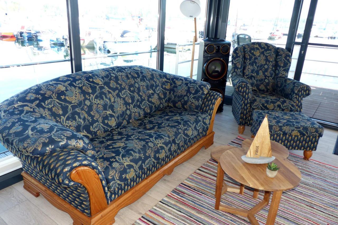 Hausboote Und Ferienhaeuser Marina Muecheln Mucheln Exterior photo